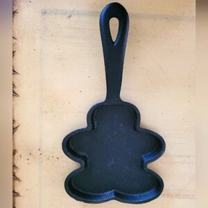GINGERBREAD MAN CAST IRON Baking Pan/Skillet/Cookie Mold/Pancake